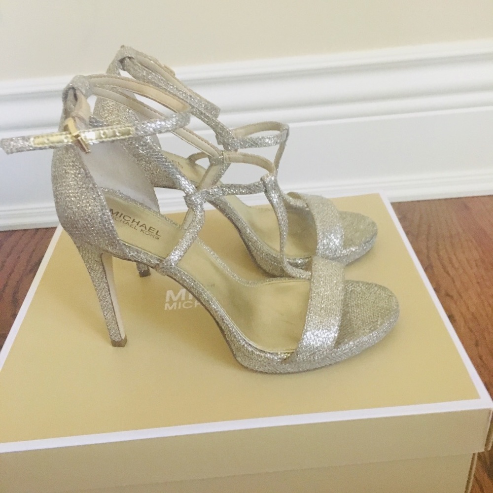 MICHAEL KORS SIMONE SANDALS SZ 6 - Picture 5 of 8